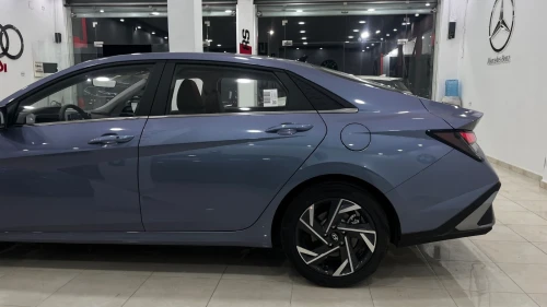 Hyundai Elantra 2025 