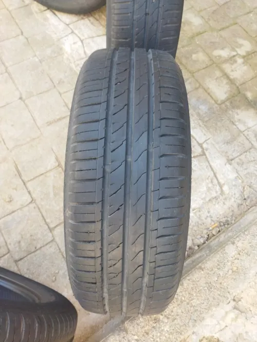 Je mets en vente 4 pneus 195/55R16 bon état