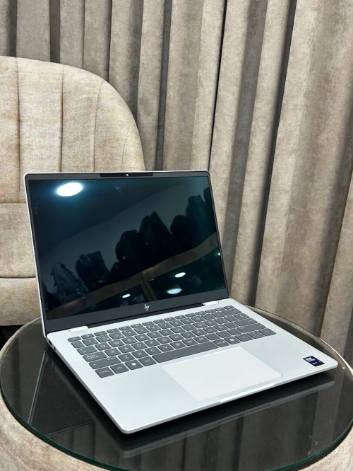 LAPTOP HP OMNIBOOK 7 ULTRA 7 255H 32G 1TB SSD 14' 2K OLED