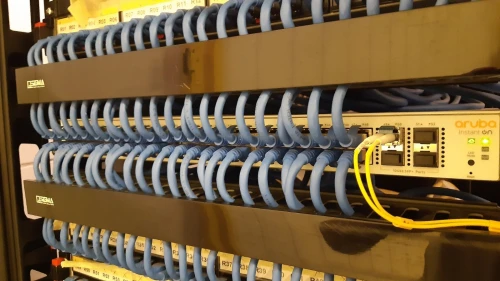 INSTALLATION ET LA MAINTENANCE DE SOLUTIONS COMPLÈTES EN RÉSEAUX INFORMATIQUES