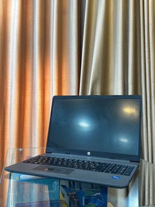 HP 250 G9 i5-1235U 8GB 256GB ÉCRAN15"FHD 