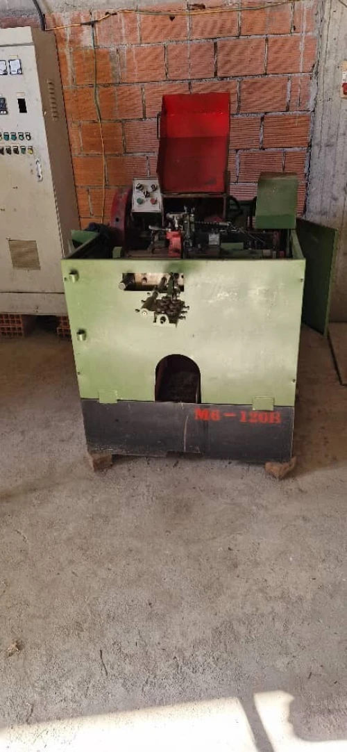 Machine fabrication vise +four de la tramp