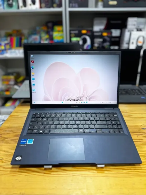 Asus b1502c i5 12 eme 8GB 512 full hd