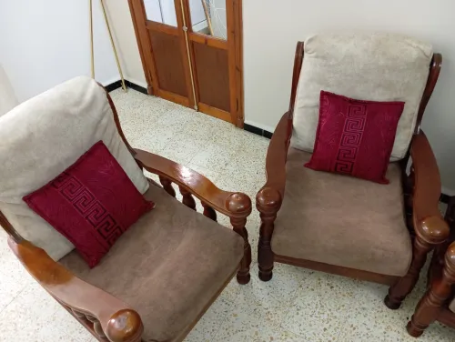 Fauteuils de salon 5 places en Bois rouge avec coussins offert