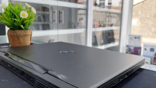 DELL G7 I7 9750H  RTX 2070 MAX Q   16/512 