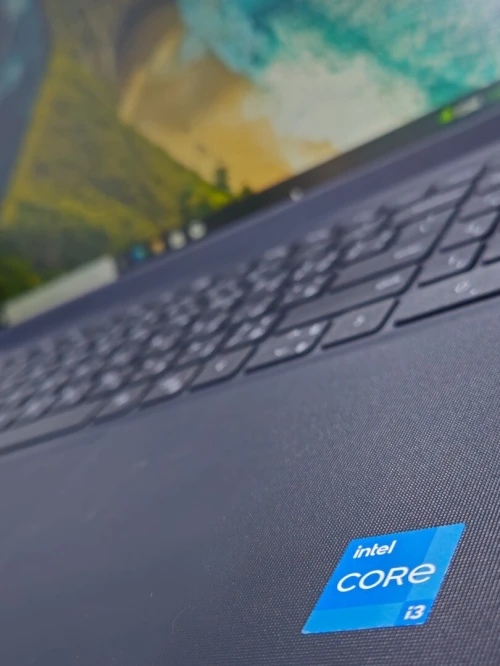 DELL VOSTRO 3520 I3 1235U. 8/256