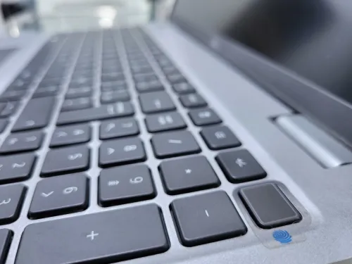 DELL 5530 I5 1235U  8/156
