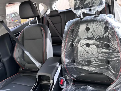 Kia Seltos 2025 Luxury black sunroof