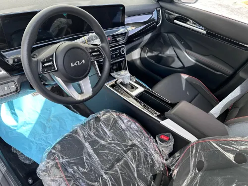 Kia Seltos 2025 Luxury black sunroof