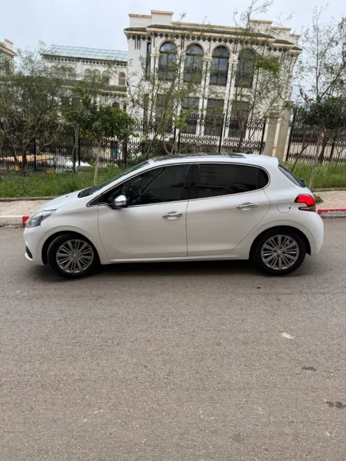 Peugeot 208 2015 Active Facelift