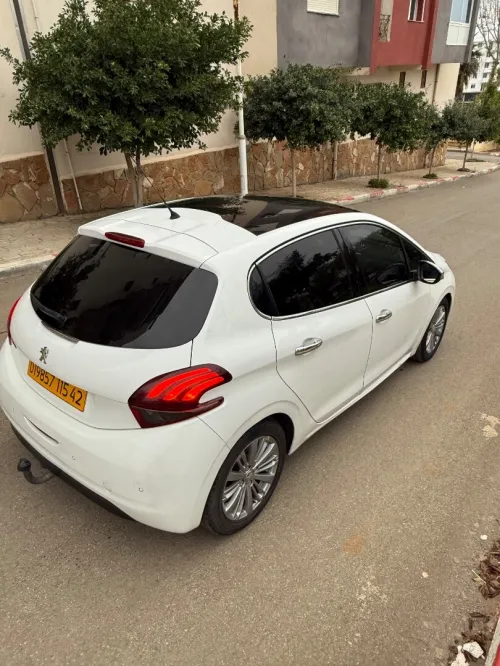 Peugeot 208 2015 Active Facelift