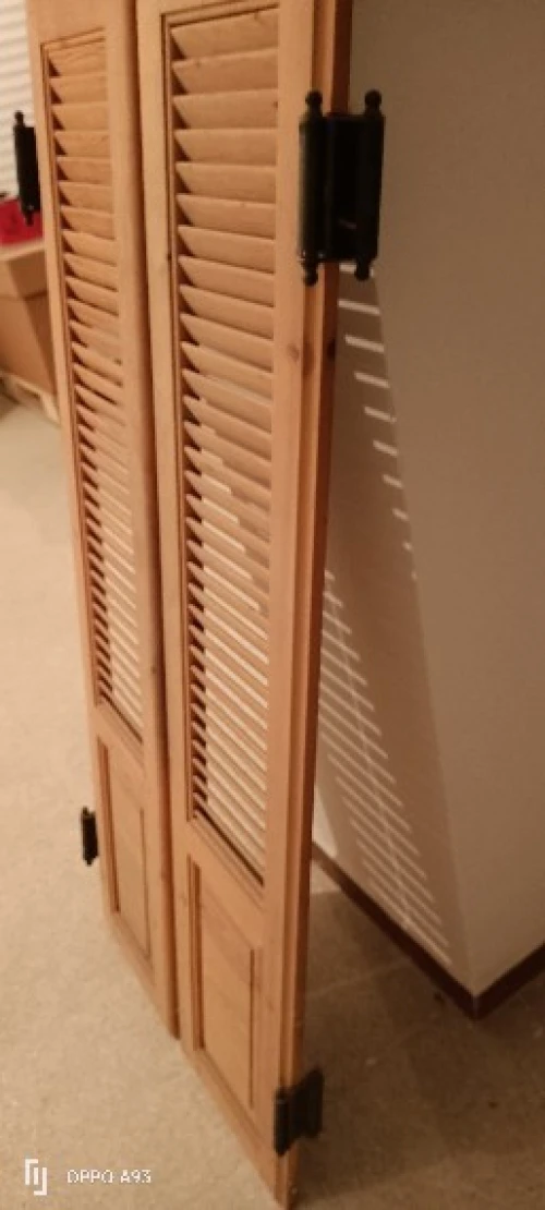 Porte western en bois rouge