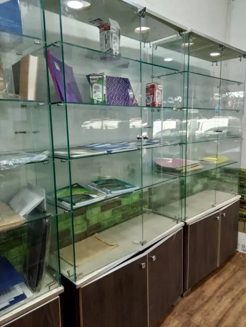 DES VITRINES