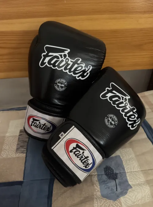 Gants Fairtex en cuir16 oz