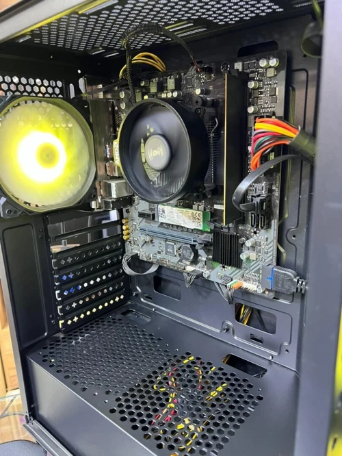 CONFIGUE RYZEN 5 8500G 16GB DDR5