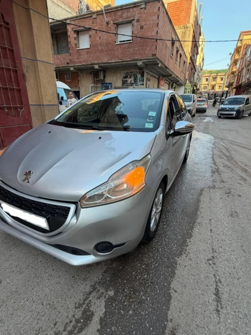 Peugeot 208 2014 Silver Line