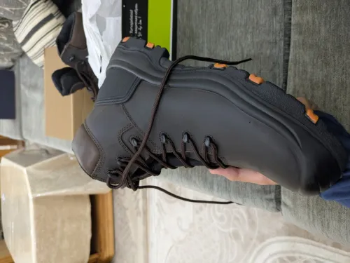 Chaussures de sécurité  Safety shoes  jamais utilisé état 10/10  Prix 12000da mrhba bikom