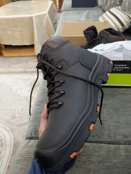 Chaussures de sécurité  Safety shoes  jamais utilisé état 10/10  Prix 12000da mrhba bikom