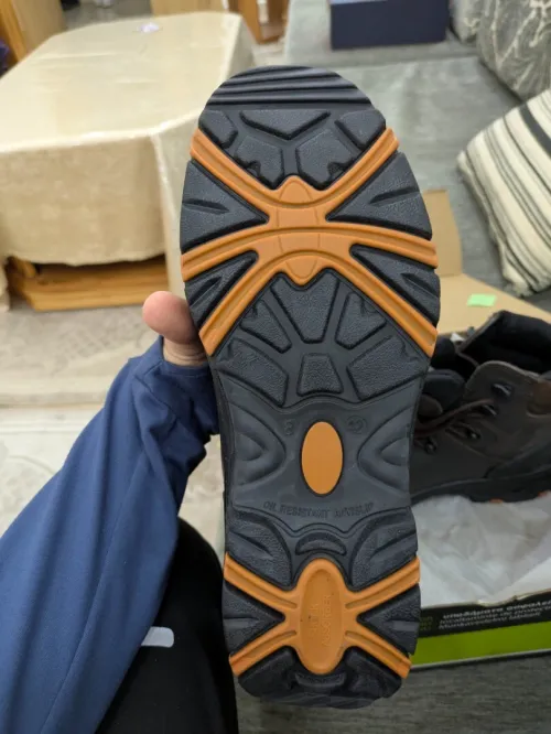 Chaussures de sécurité  Safety shoes  jamais utilisé état 10/10  Prix 12000da mrhba bikom