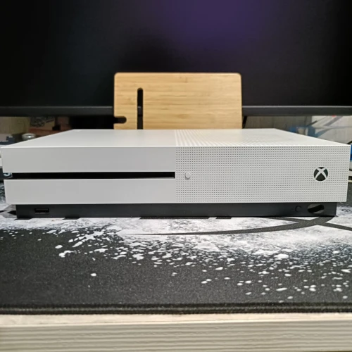 Xbox One S 512GB Bon État + Manette Fonctionne Parfaitement + Jeux Cars