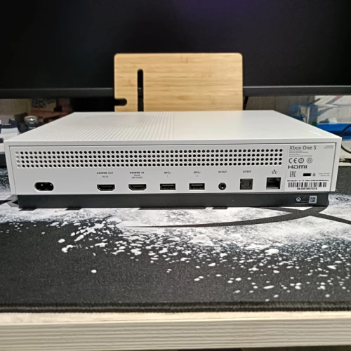 Xbox One S 512GB Bon État + Manette Fonctionne Parfaitement + Jeux Cars