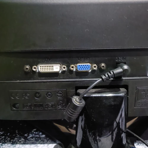 Écran Acer 24" DVI/VGA avec défaut