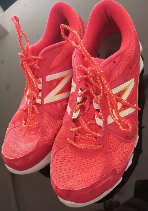Basket NEW BALONCE Original 1ér mains هابطة كابة   pour Femme pointir : 39 الثمن : 2000 دج