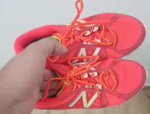 Basket NEW BALONCE Original 1ér mains هابطة كابة   pour Femme pointir : 39 الثمن : 2000 دج