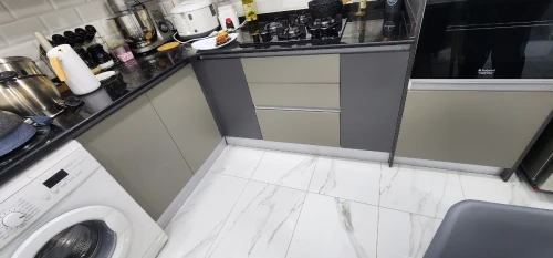 Portes et planches de meubles de cuisine en MDF couleur grise