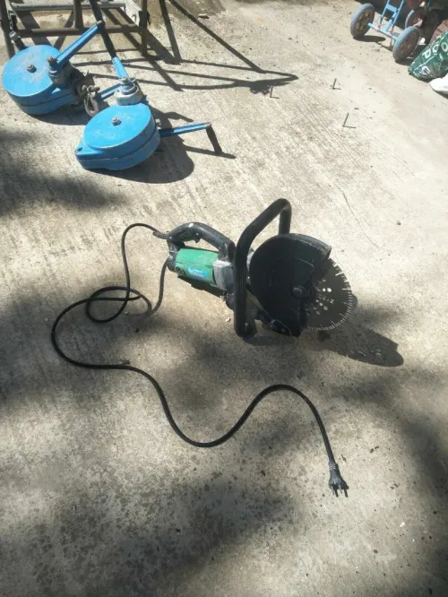 Trancheuse de béton electrique