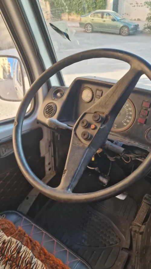 Mercedes 207 1989