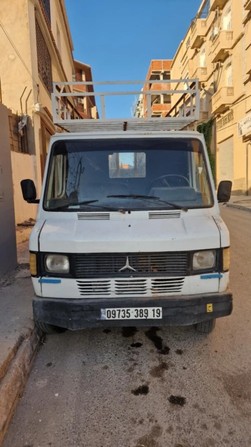 Mercedes 207 1989