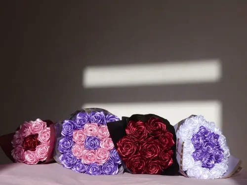 Bouquets de fleurs en satin 