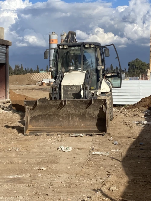 Location rétro chargeur JSB hidromek