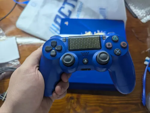 PlayStation 4 slim limited edition "Days of Play"