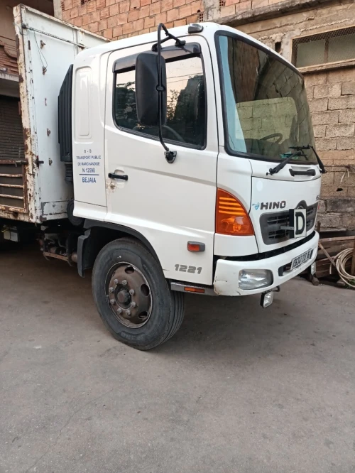 Hino 1221 Plateau 2013