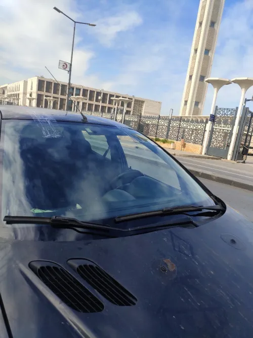 تركيب و بيع زجاج السيارات و الشاحنات و الآليات 