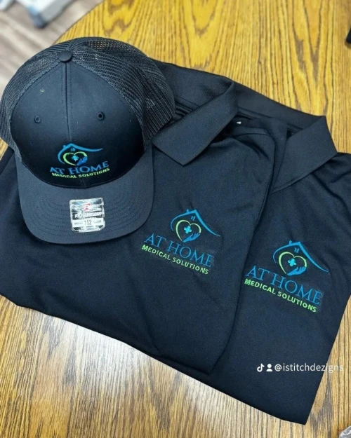 Tshirts Polos casquettes personnalisés pour équipe de travail  طباعة على الأقمشة للعمل