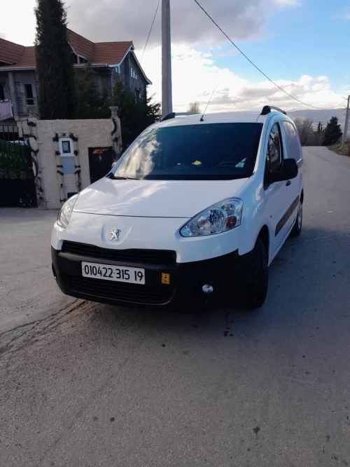 بيجو B9 2015