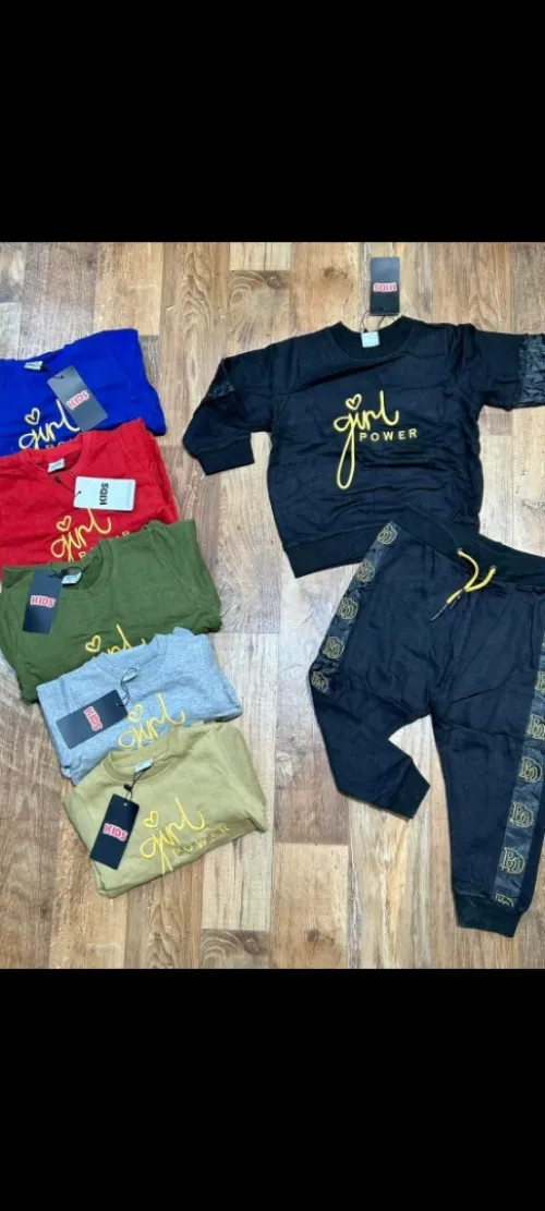 Lot des vêtements enfants femmes + de2200pieces hommes 