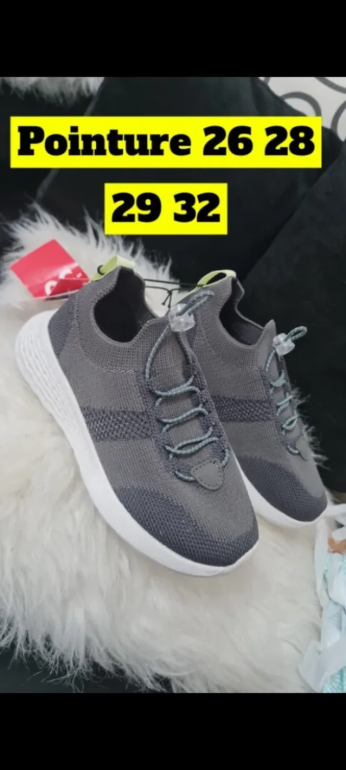 Lot des vêtements enfants femmes + de2200pieces hommes 