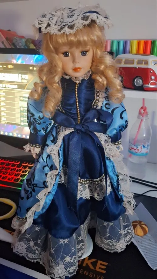 Poupée en porcelaine originale de France