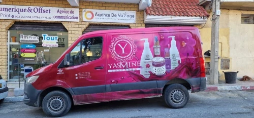 Habillage voiture avec autocollant