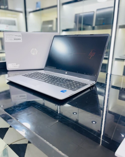 HP 250 G8  I7-1165G7 16GB 512GB SSD
