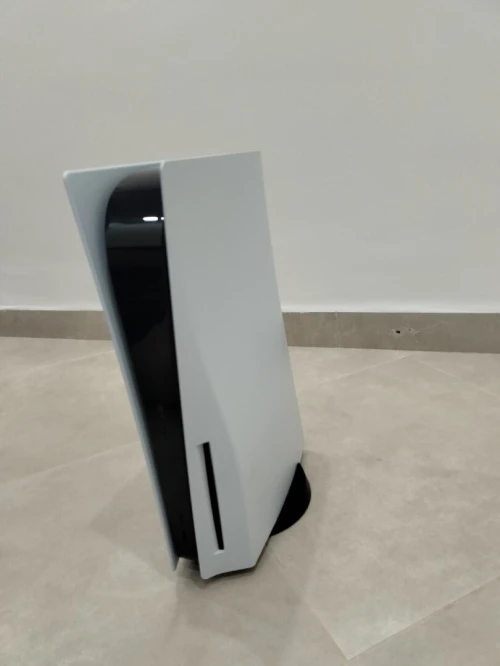 PS5 standard edition avec deux manettes et un chargeurs