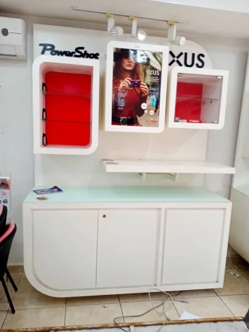 Meuble pour showroom informatique