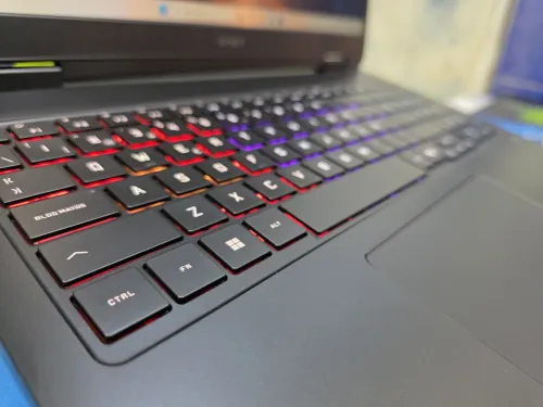 HP OMEN GAMING 16 CORE 7 240H RTX 5060 8GB 32GB DDR5 1000GB SSD 16P 144HZ