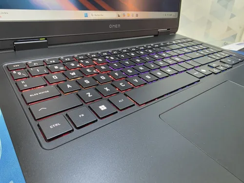 HP OMEN GAMING 16 CORE 7 240H RTX 5060 8GB 32GB DDR5 1000GB SSD 16P 144HZ