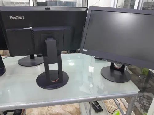 UN LOT DES ÉCRANS ROTATIFS SAMSUNG LENOVO LG PHILIPS 22 24 POUCES 