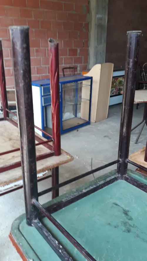 Tables et chaises pour restaurant